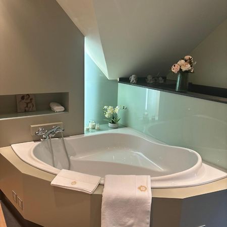 Sophia Rooms 14 Maasmechelen Bagian luar foto