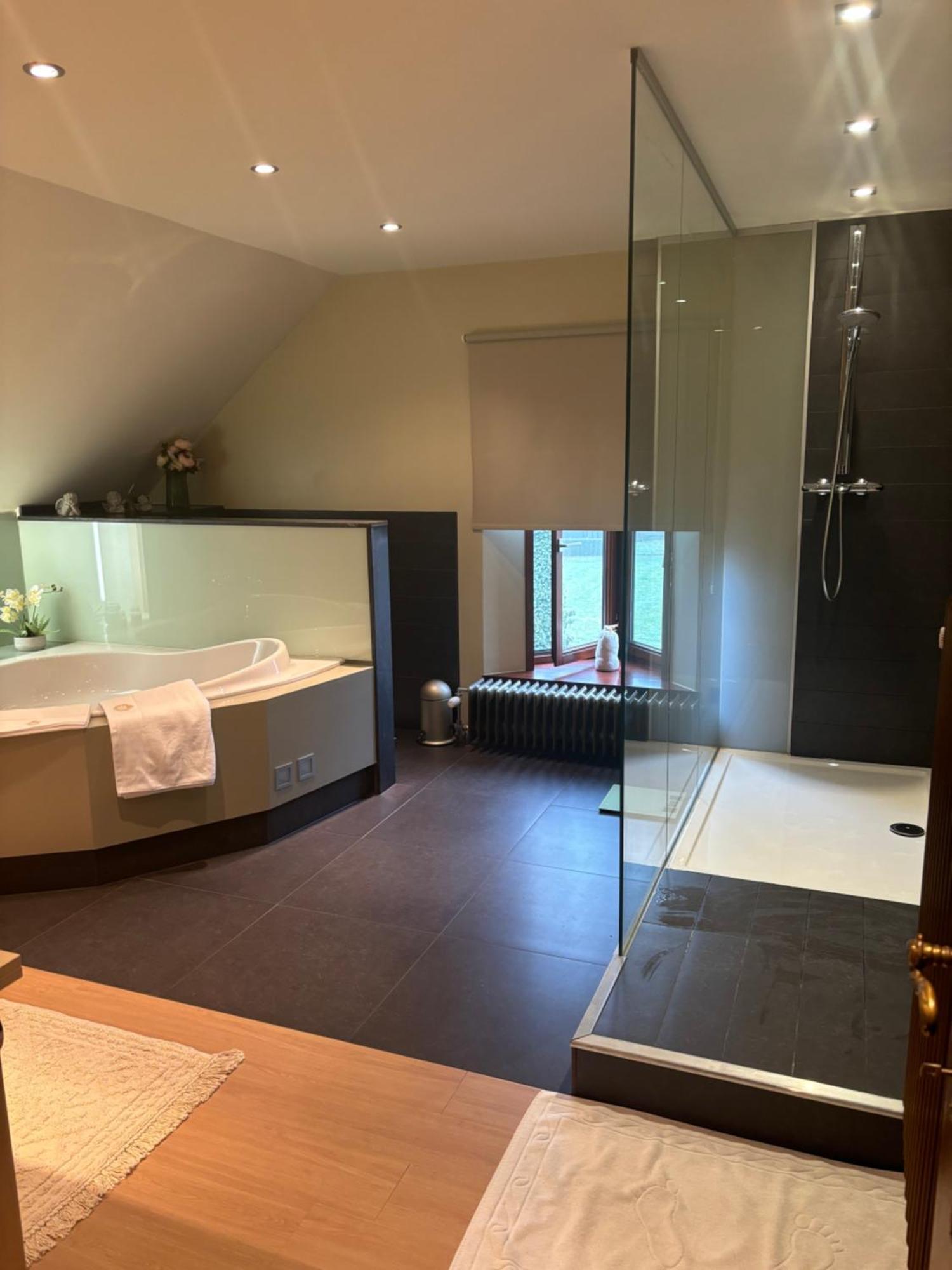 Sophia Rooms 14 Maasmechelen Bagian luar foto