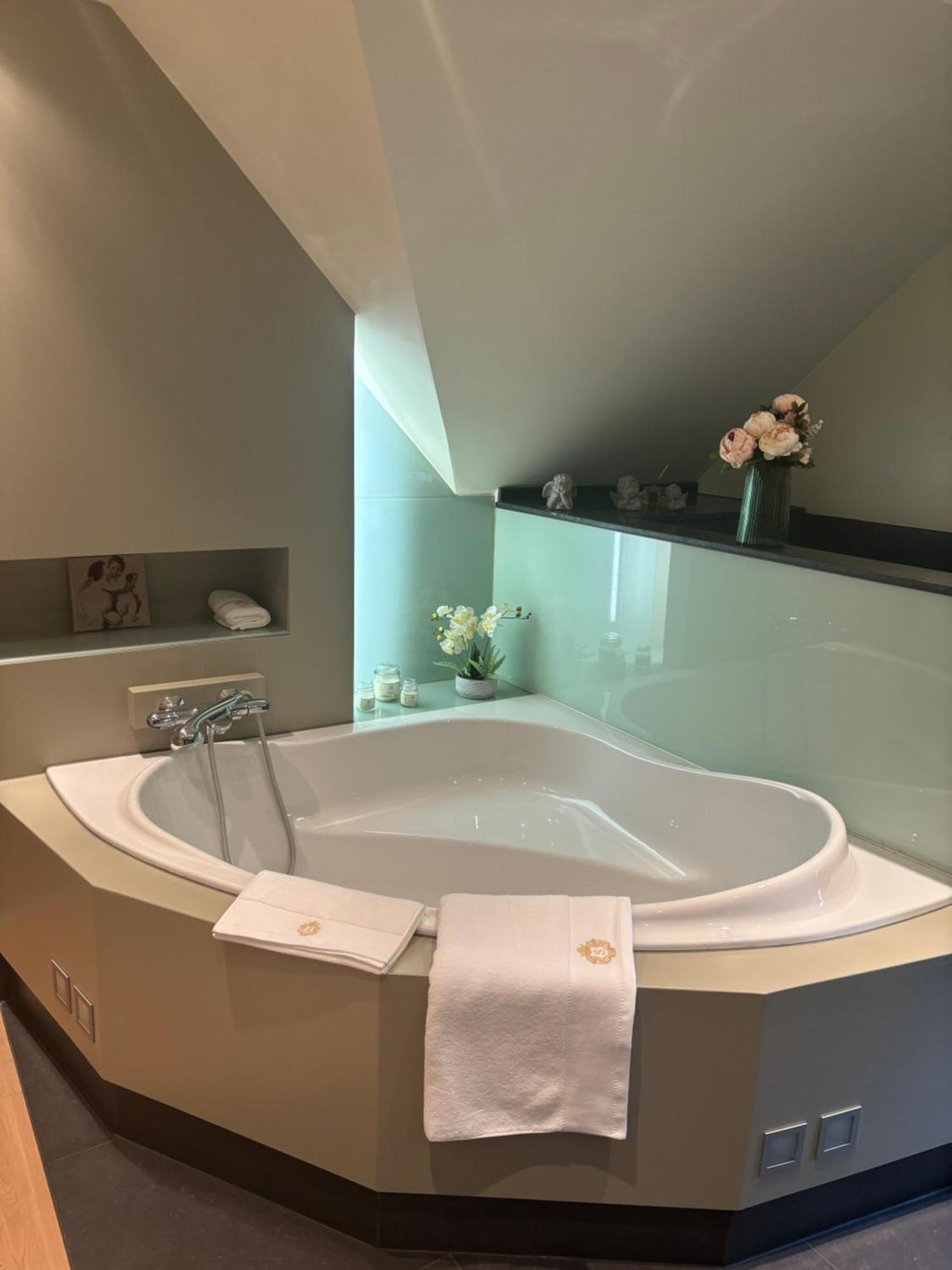 Sophia Rooms 14 Maasmechelen Bagian luar foto